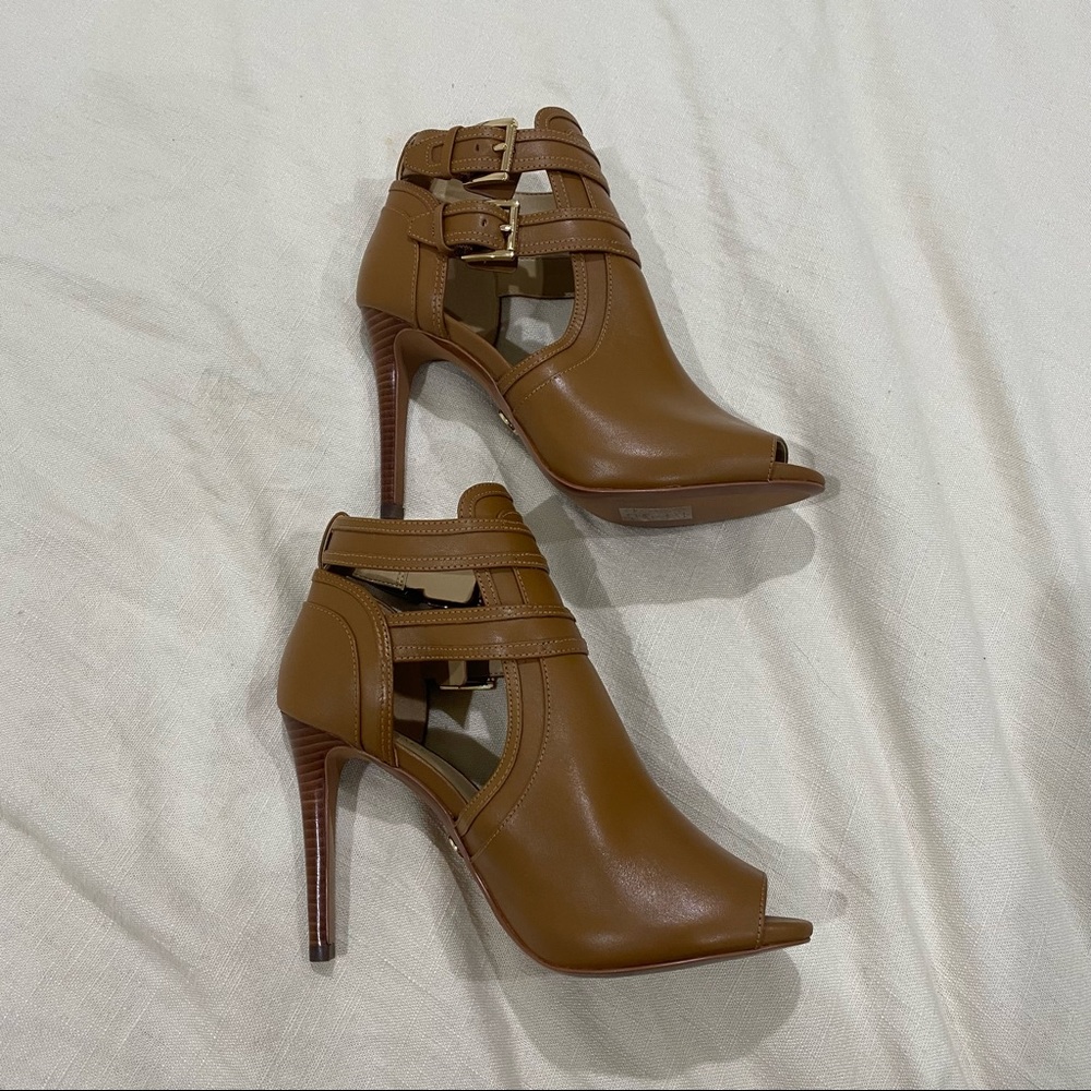 Michael Kors Michael Michael Kors Womens Blaze Leather Peep Toe Sandals